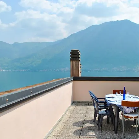 Loft With Big Terrace Lake View Апартаменты *